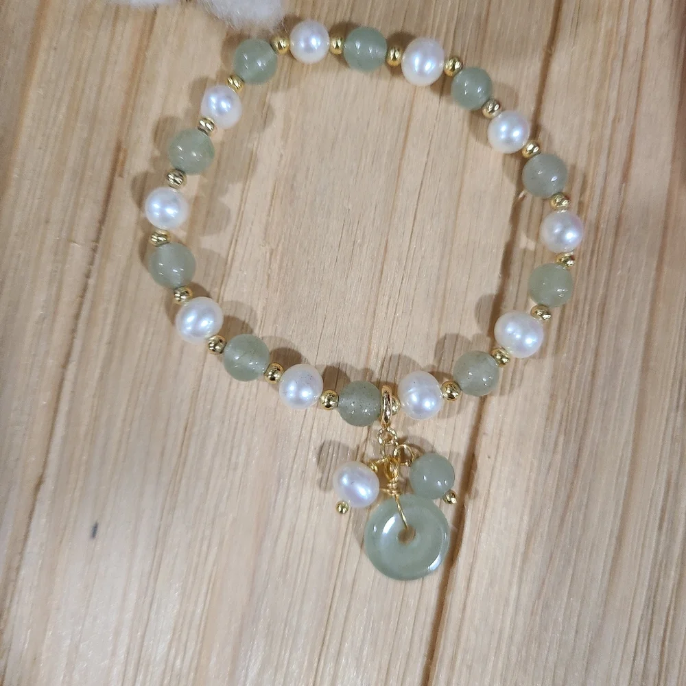 💚💚HOST PICK💚💚 STUNNING!! Jade and Freshwater Pearl Bracelet with GOLD Beadin - Picture 13 of 16